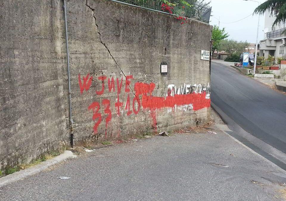 LE FOTO – Scritte sui muri di San Marco Argentano (CS) dopo Juve-Barcellona