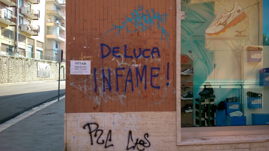 Scritte offensive contro il sindaco De Luca
Apparse  nella via dove aveva il comitato elettorale