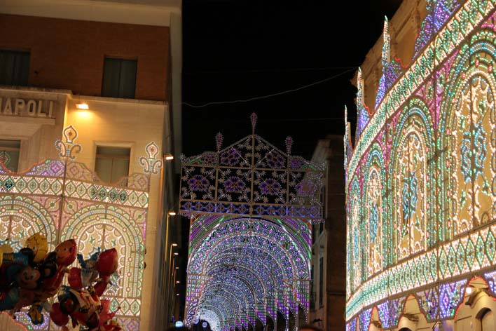 Le belle luminarie di Matera
La piazza si veste a festa