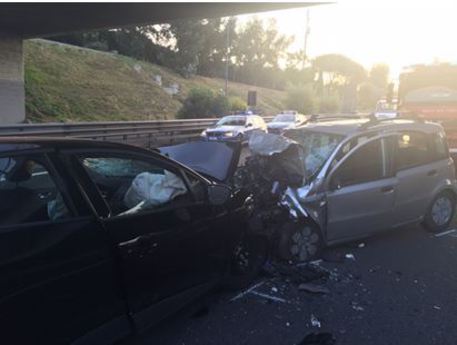 Auto contromano sulla tangenziale a Napoli, due morti