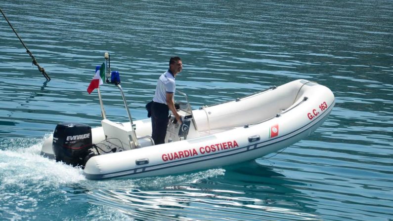 Due donne salvate in mare dalla Guardia costieraBloccate dalle onde e dal vento nel Cosentino