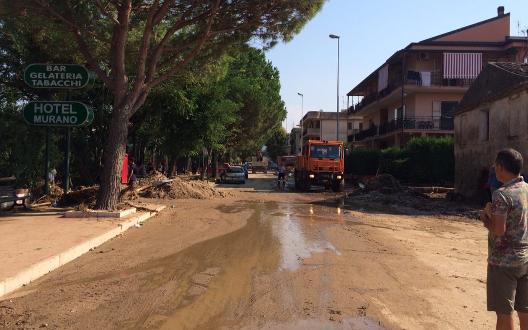 Alluvione Rossano, il giorno dopo tutti a lavoro
L’impegno per riportare la città alla normalità