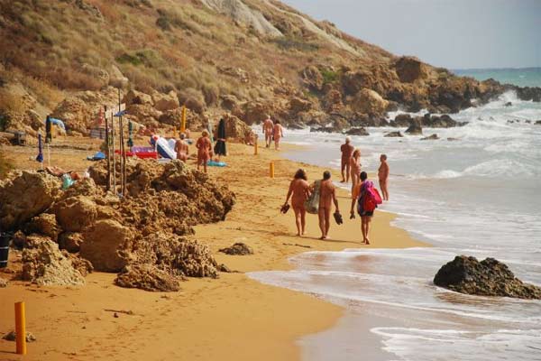 Trans accusano campeggio naturista del Crotonese
«Cacciate per discriminazione», ma la struttura nega