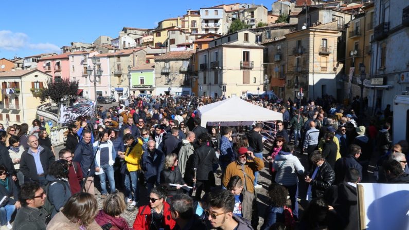 GUARDA LE FOTO – No alla discarica di Celico
Tanta gente della Presila cosentina in piazza