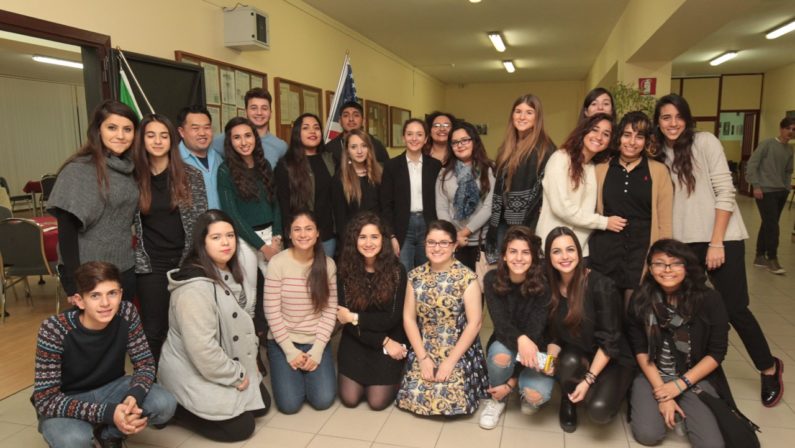 Cosenza, il liceo Telesio ospita un gruppo di studenti americani
e organizza un vero e proprio giorno del Ringraziamento