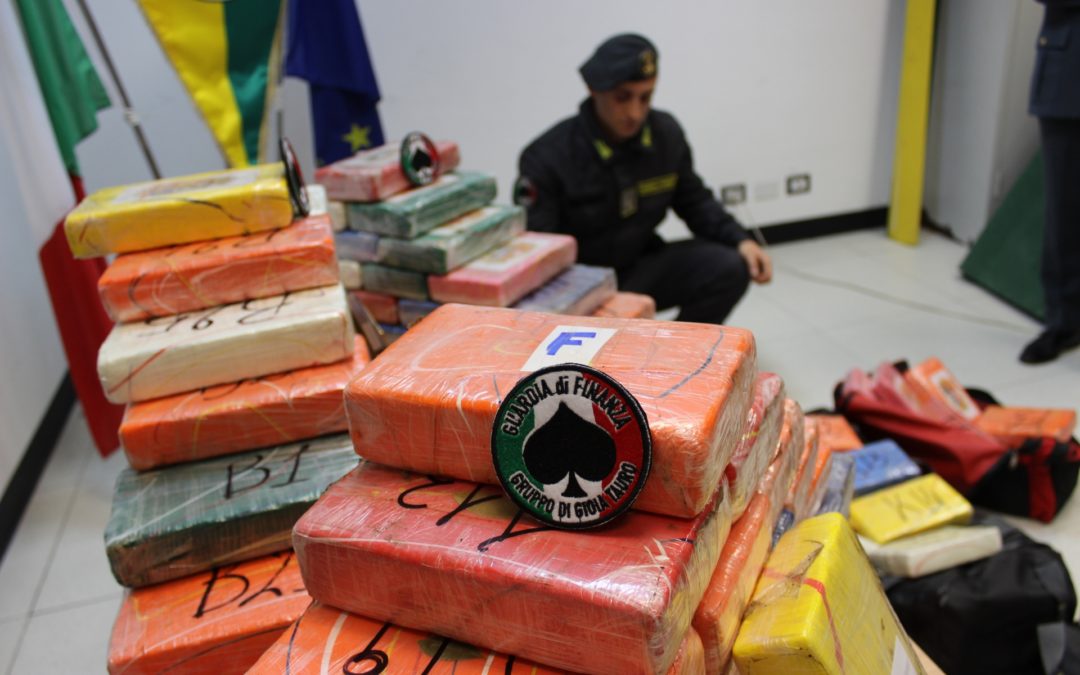 Doppio sequestro di cocaina nel porto di Gioia Tauro
Rinvenuti 344 chili: valevano 70 milioni di euro