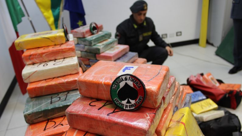 Doppio sequestro di cocaina nel porto di Gioia Tauro
Rinvenuti 344 chili: valevano 70 milioni di euro