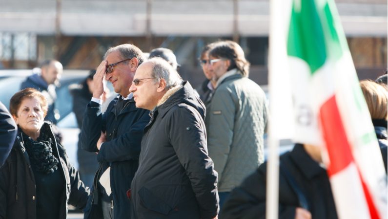 Addio ad Antonio Luongo, segretario del Pd
I big della politica alla camera mortuaria