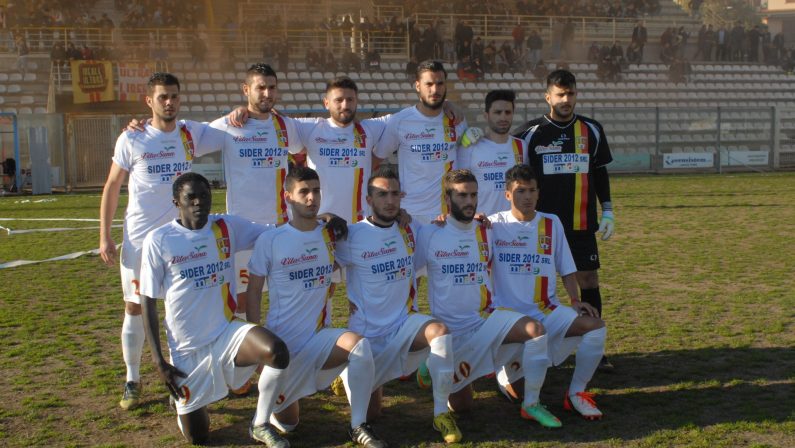 LE FOTO – Calcio, la storica vittoria del Sersale
Battuto il Sambiase nella finale di Coppa Italia Dilettanti