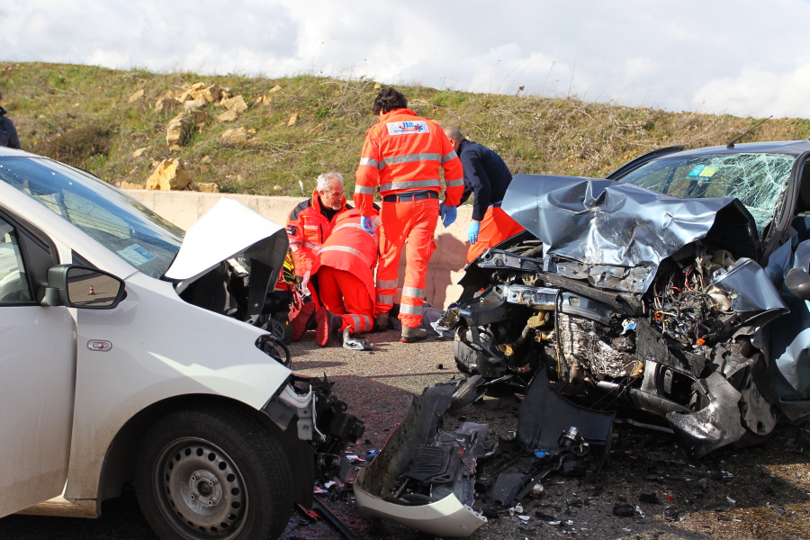 Ancora sangue sulle strade, un morto e due feriti