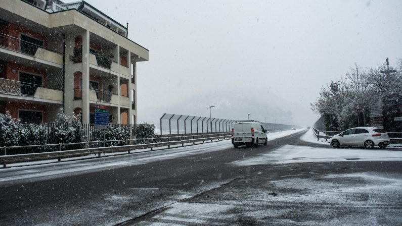 Neve su tutta la Calabria, le immagini
Cosenza e Catanzaro imbiancate