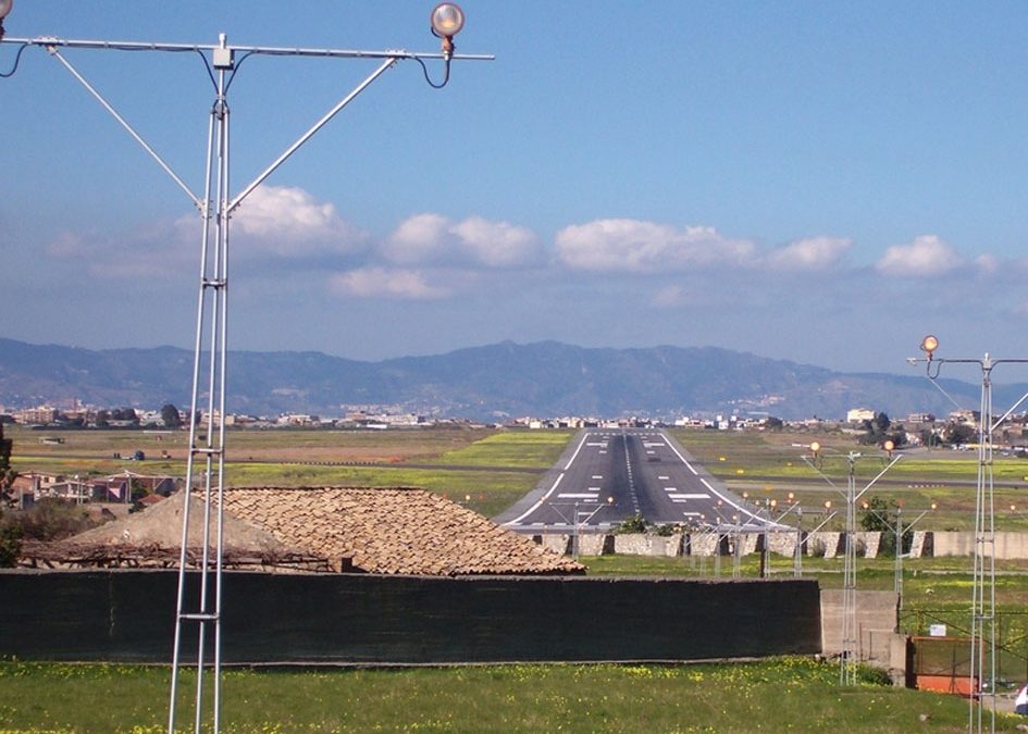 Sospese le gare per la gestione degli aeroporti  Reggio Calabria e Crotone dovranno aspettare