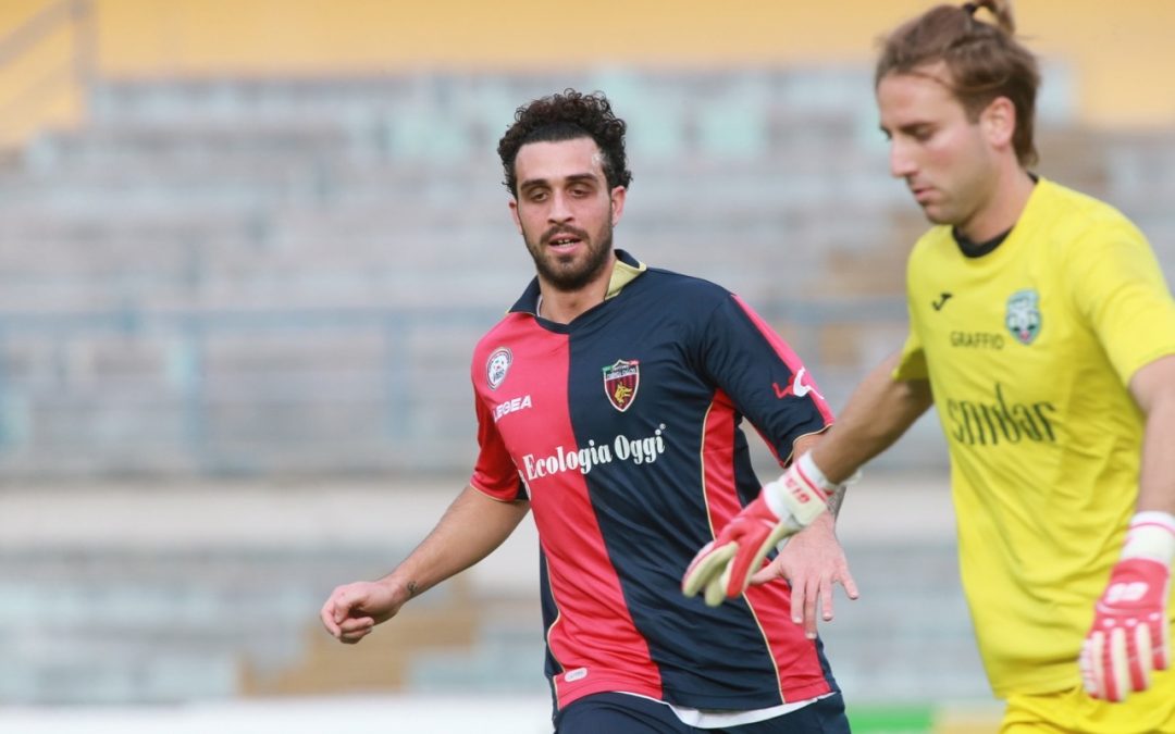 Calcio, il Cosenza riscatta l’attaccante Arrighini dall’Avellino