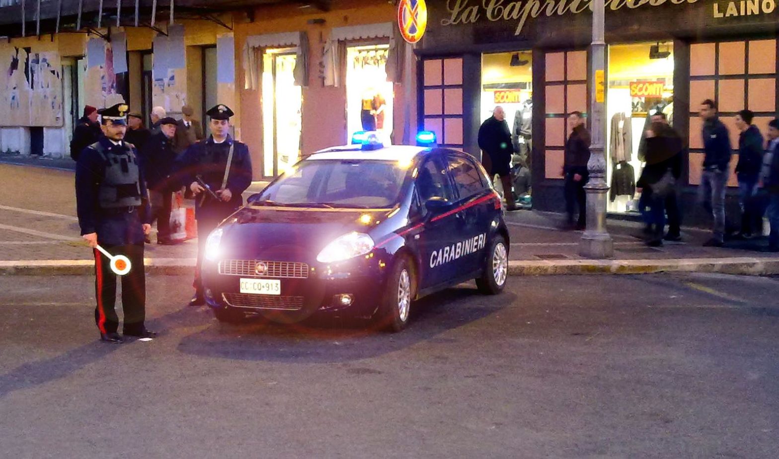 Carabinieri nel centro di Crotone (2).jpg