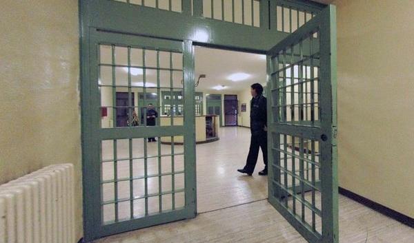 Allarme coronavirus nelle carceri: detenuti in sciopero della fame a Crotone. Chiesti i test anche per gli agenti
