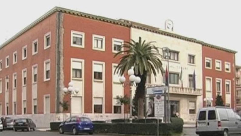 Crotone, assenteismo al comune, indagato dipendenteRipreso durante «palesi effettuazioni di attività ricreative»