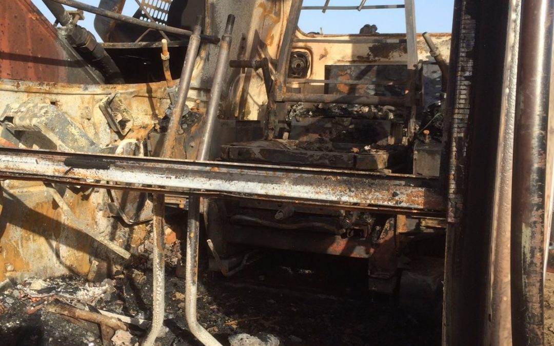 L’escavatore del presidente di Confindustria in fiamme nel Reggino