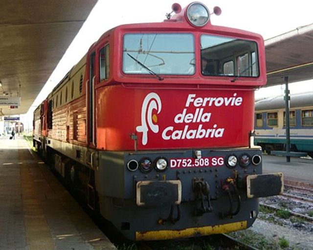 «Oggi viaggiare sui treni calabresi fa ancora più paura»