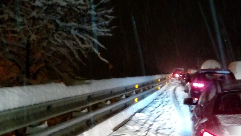 Autostrada bloccata per la neve, scatta l'inchiestaIndagati cinque tra dirigenti e funzionari dell'Anas