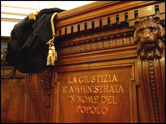 Un'aula di tribunale