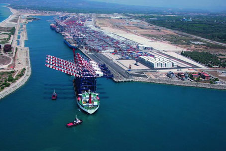 Il Consiglio dei Ministri approva l'agenzia portualeOccasione di rilancio per il porto di Gioia Tauro