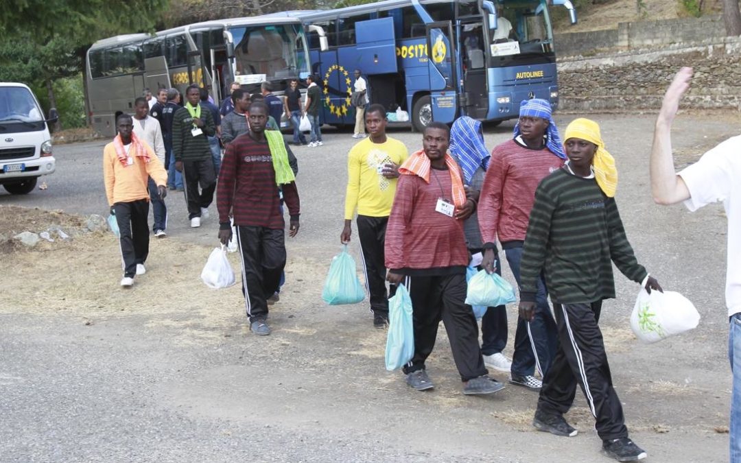 Poca trasparenza sui Centri di accoglienza straordinaria in Italia, la Calabria in prima linea