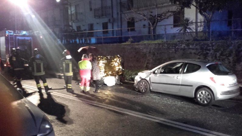 Drammatico incidente stradale a RendeSi ribalta una Smart, muore un uomo