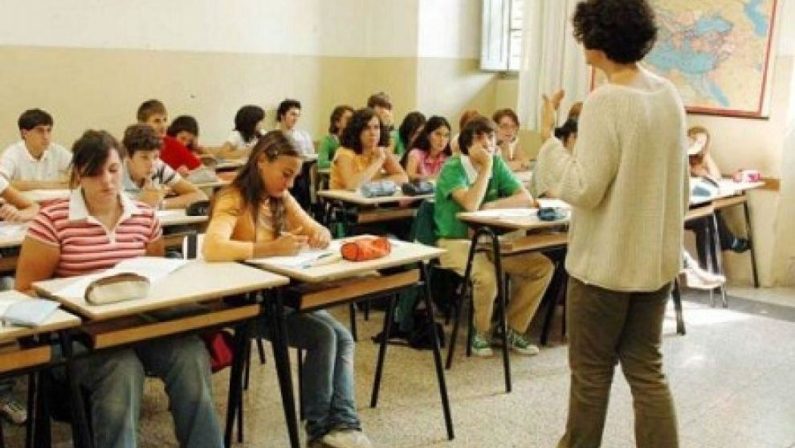 Mancano gli studenti, allarme nel PotentinoScuole a rischio chiusura in 33 Comuni