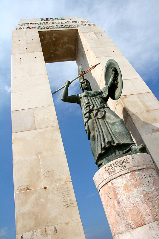 L'Athena ritorna sul lungomare di Reggio CalabriaCompletati i lavori di restauro della statua