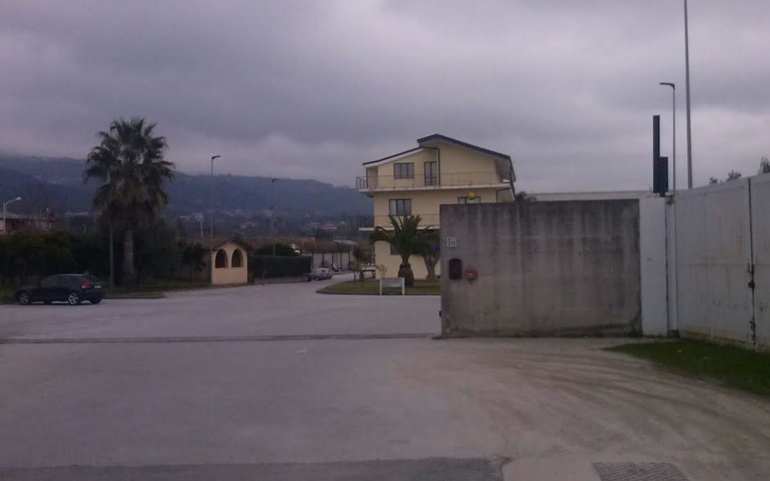 Esplosione a Lamezia Terme, danni ad un’azienda