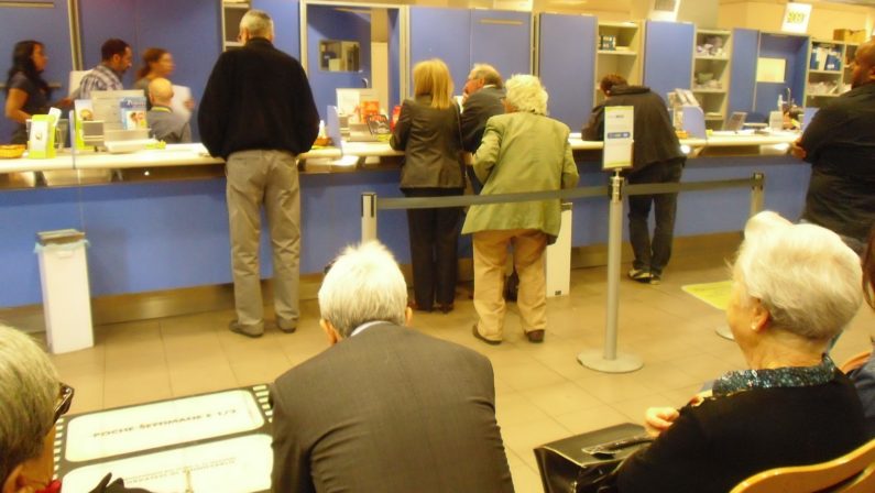 In tre rapinano un ufficio postale nel ViboneseIndagini dei carabinieri, bottino di pochi euro