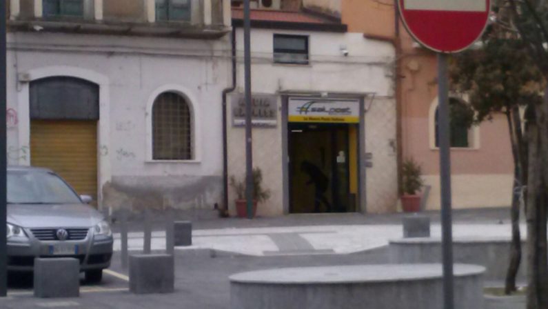 Intimidazione a Lamezia Terme, spari contro Posta privataIl titolare colpito per la quarta volta in circa 15 giorni