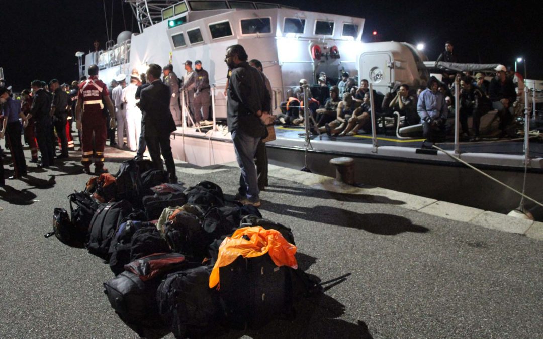 Nave di immigrati arrivata a Reggio Calabria Sono 243 persone: andranno in varie regioni