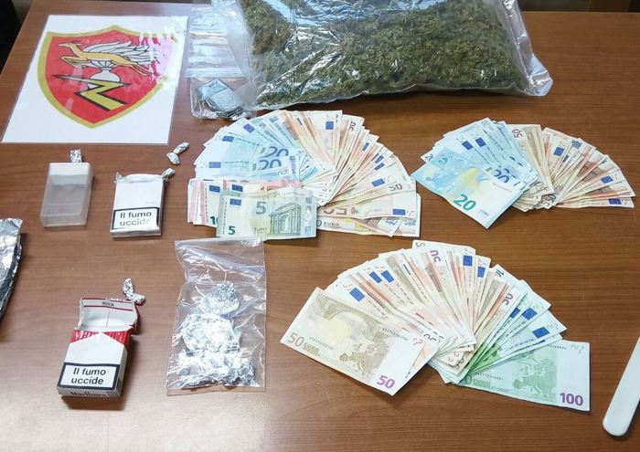 Reggio, marijuana e cocaina in venditanell'autolavaggio: quattro arresti