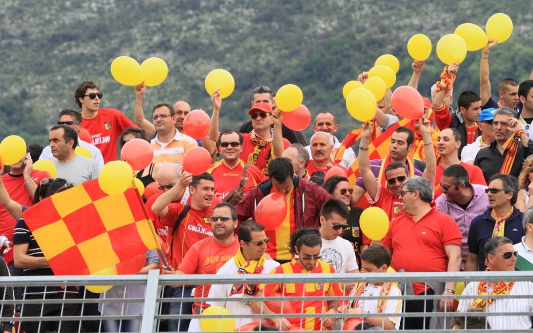 Un gruppo di tifosi del Catanzaro