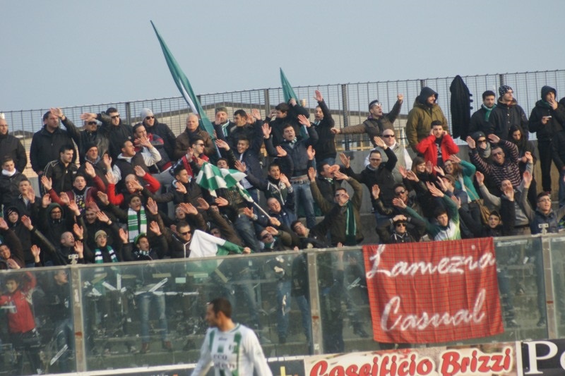 Tifosi della Vigo Lamezia allo stadio