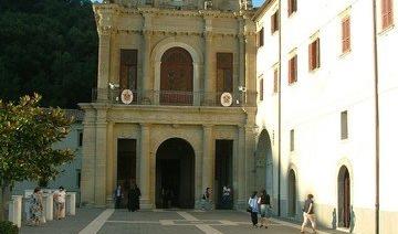 Paola, il dossier dei frati difende l'economo «Non ha autorizzato le operazioni in borsa»