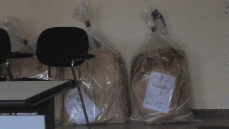 Tutte le ombre sul voto di Catanzaro. Ecco i verbali del seggio “incriminato”