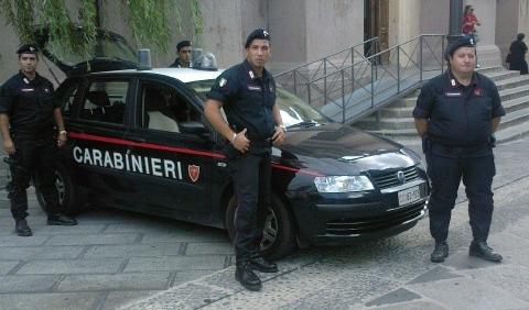 Rubano in una gioielleria in pieno centro, un arresto e un ricercato