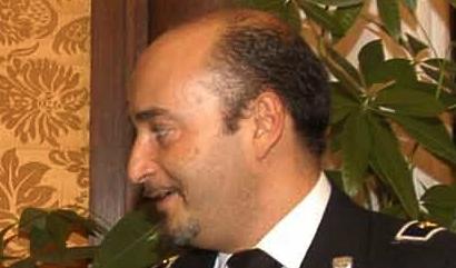 Ufficiale dei carabinieri arrestato per tentata estorsione. Intercettazioni con “l’amico” del clan Arena