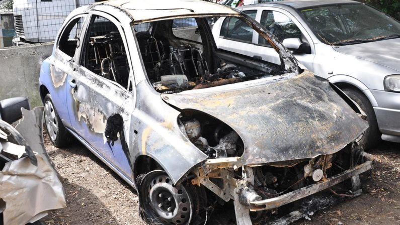 Incendiata l'auto del vicesindaco di Vibo
La solidarietà all'esponente del Pdl