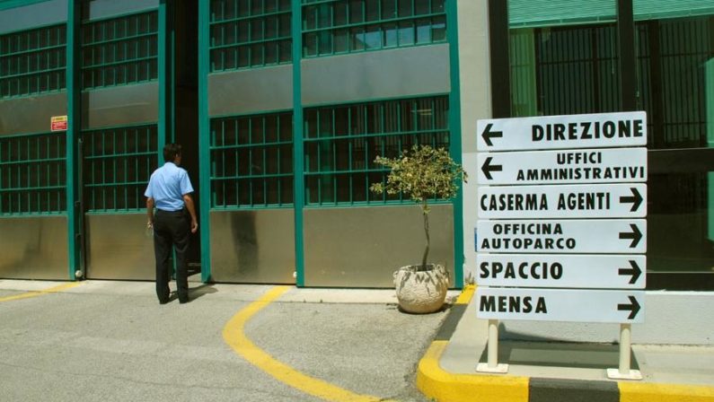 Mamma e figlio escono fuori dal carcere
A Castrovillari libero il piccolo di 10 mesi