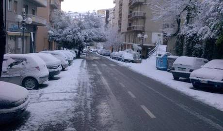 Nevica in Basilicata, disagi alla circolazione.
Scuole chiuse a Lagonegro