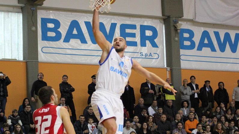 Bawer Matera, riprende da Ferrara
la corsa al secondo posto