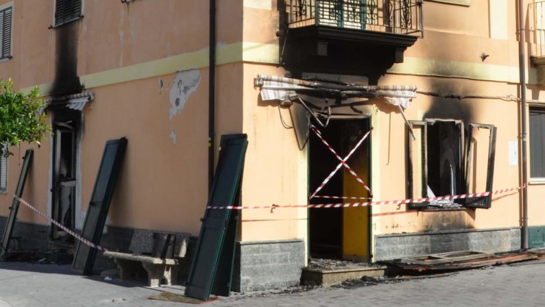 Bar dato alle fiamme nel Vibonese
Possibile intimidazione a commerciante