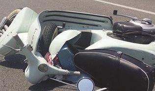 Ex coniugi litigano e si inseguono in strada
Nella foga urtano uno scooter, 2 feriti nel reggino