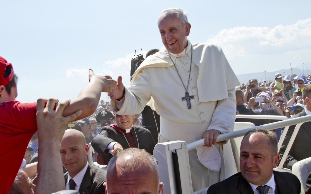 «Il Papa ci ha scomunicate»: boicottano la messa
E Francesco scrive alle donne dei clan in carcere