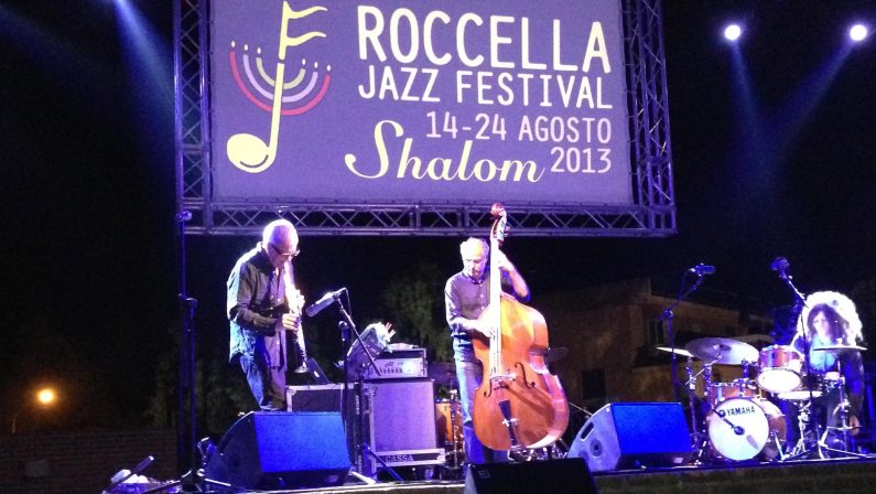Roccella Jazz si fa a dicembre per aspettare i fondi
Attacco agli sponsor: «Discriminano eventi del Sud»