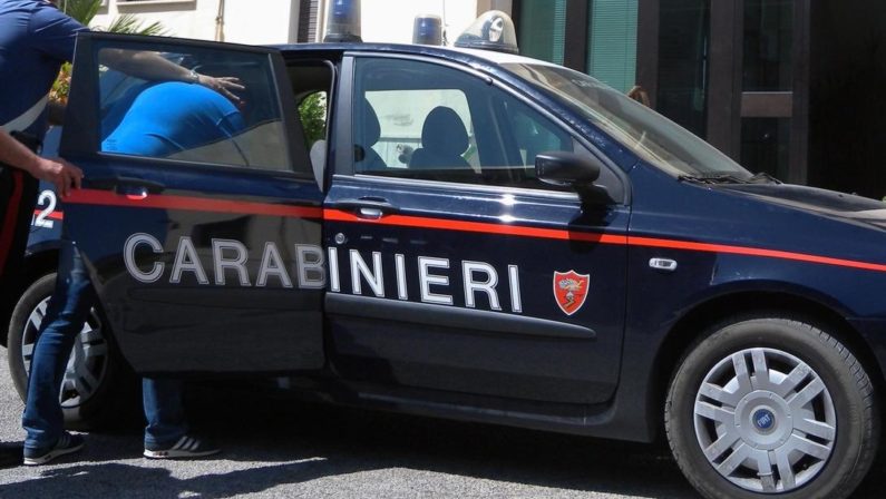 Ferisce al volto una donna e la rapina
Arrestato dai carabinieri nel Cosentino