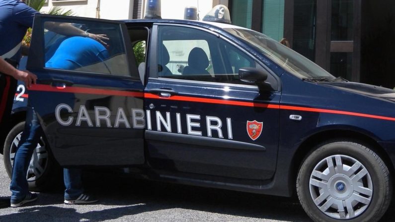 Ferisce al volto una donna e la rapina
Arrestato dai carabinieri nel Cosentino